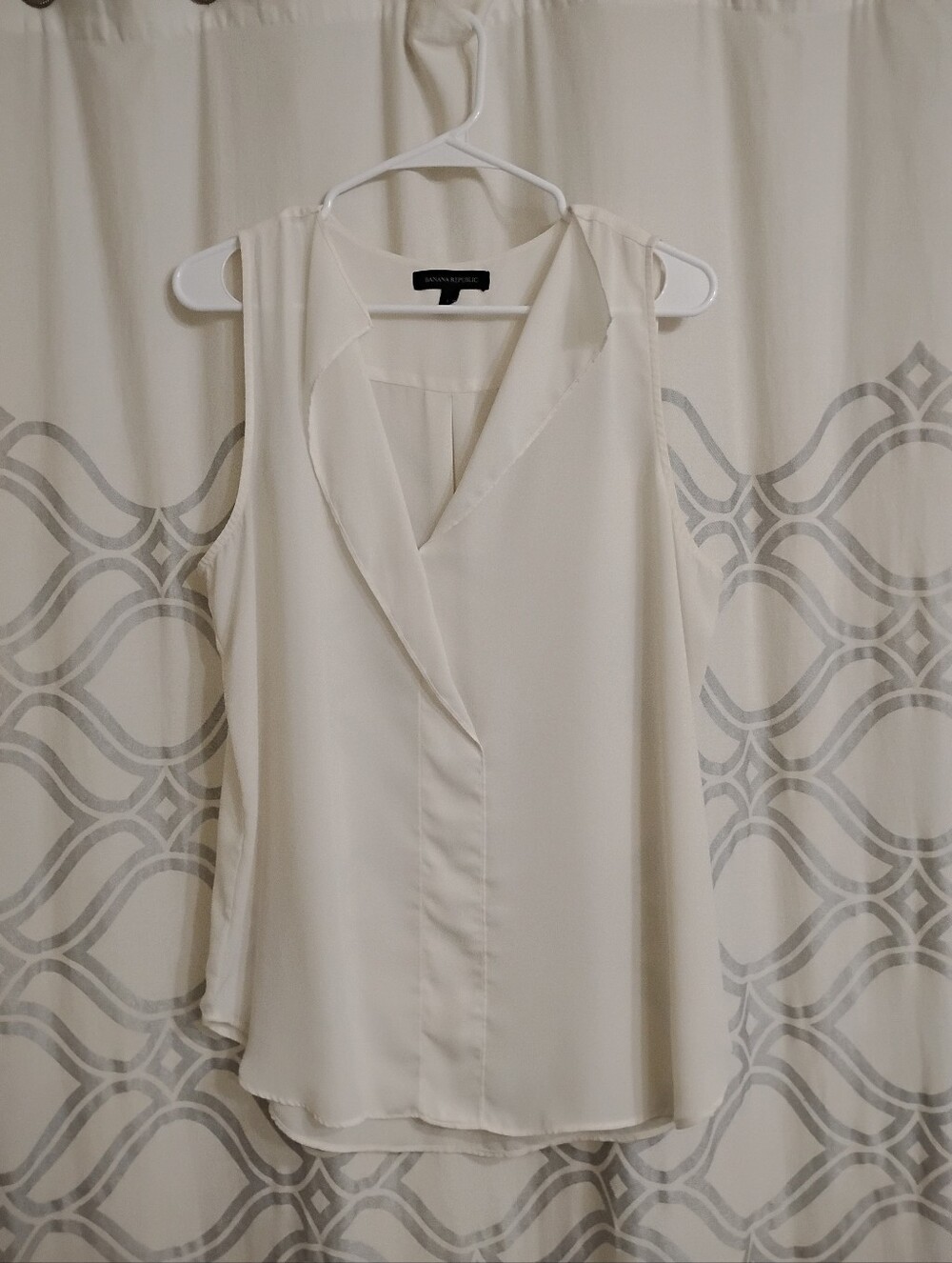 Banana Republic Ivory Draped V-Neck Sleeveless Blouse
